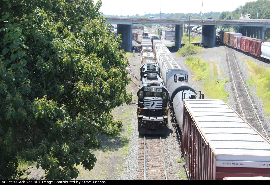 NS 3347 leads train H53 out of Enola yard on track D